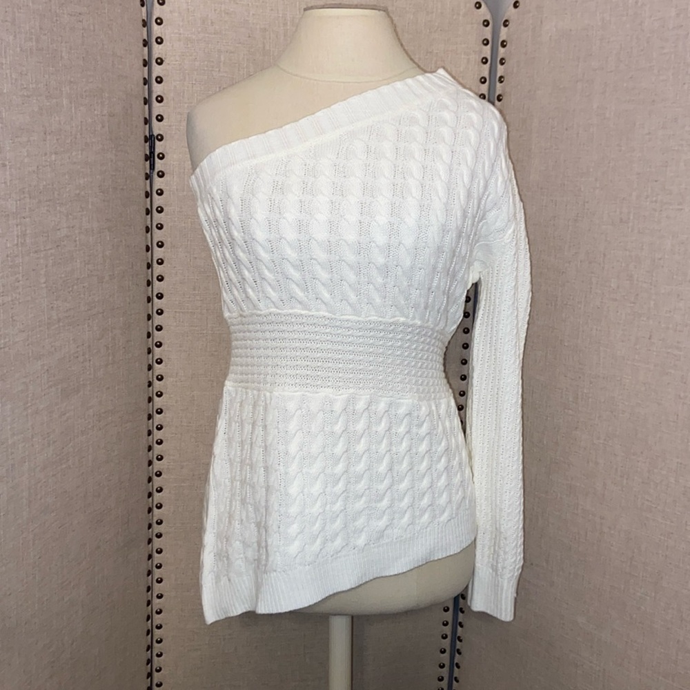 NWT ONE SHOULDER IVORY CABLE KNIT SWEATER